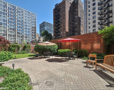 2909 N Sheridan Road - Photo Thumbnail 10