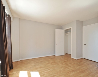 2909 N Sheridan Road - Photo Thumbnail 6