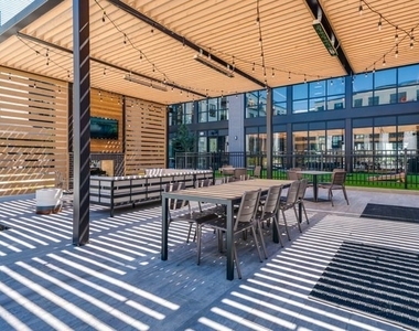 750 Hawthorn Row - Photo Thumbnail 13
