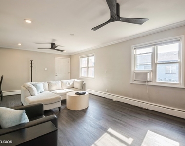 2621 W Gregory Street - Photo Thumbnail 2
