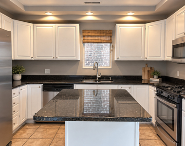 3636 N Hermitage Avenue - Photo Thumbnail 1