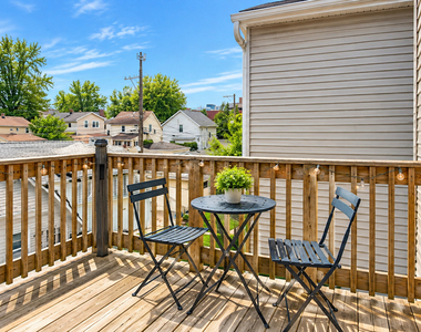 3636 N Hermitage Avenue - Photo Thumbnail 9