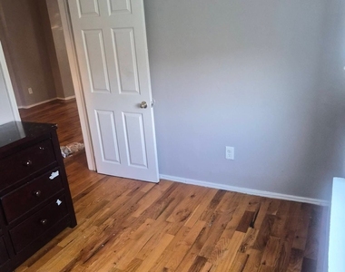 6315 S Eberhart Avenue - Photo Thumbnail 1