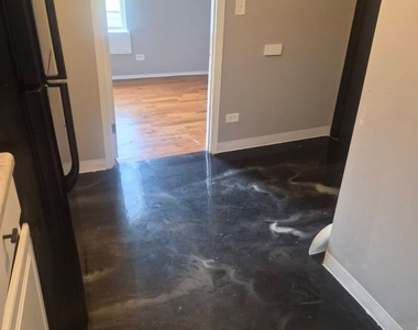 6315 S Eberhart Avenue - Photo Thumbnail 4