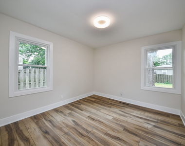 828 Valley Lane - Photo Thumbnail 6