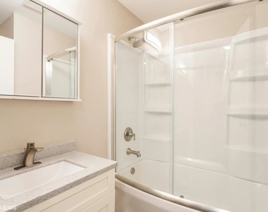 121 Richmond Drive - Photo Thumbnail 14