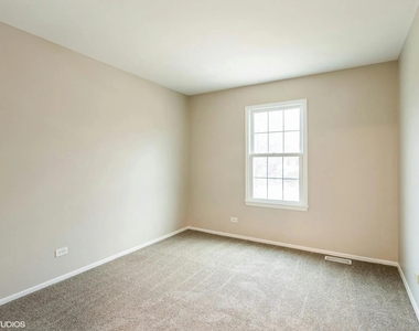 121 Richmond Drive - Photo Thumbnail 13