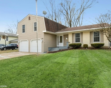 121 Richmond Drive - Photo Thumbnail 1