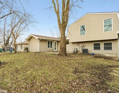 121 Richmond Drive - Photo Thumbnail 19