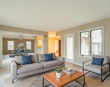 121 Richmond Drive - Photo Thumbnail 2