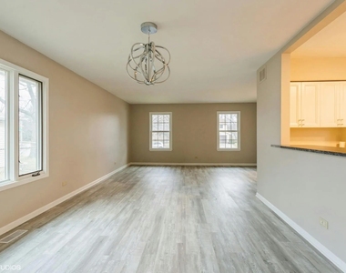 121 Richmond Drive - Photo Thumbnail 4