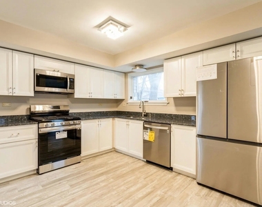 121 Richmond Drive - Photo Thumbnail 7
