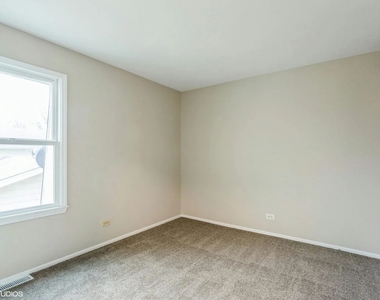 121 Richmond Drive - Photo Thumbnail 11