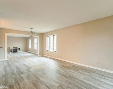 121 Richmond Drive - Photo Thumbnail 6