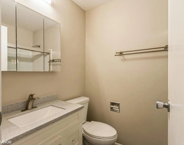 121 Richmond Drive - Photo Thumbnail 12