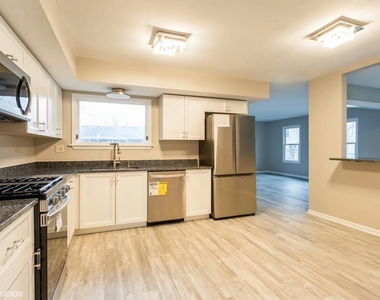 121 Richmond Drive - Photo Thumbnail 8