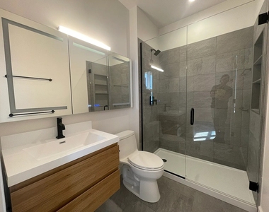1057 N Wolcott Avenue - Photo Thumbnail 15