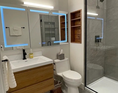 1057 N Wolcott Avenue - Photo Thumbnail 21