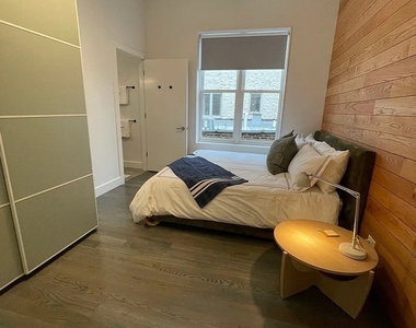 1057 N Wolcott Avenue - Photo Thumbnail 8