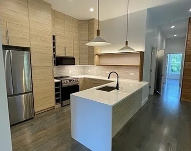 1057 N Wolcott Avenue - Photo Thumbnail 3