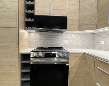 1057 N Wolcott Avenue - Photo Thumbnail 6