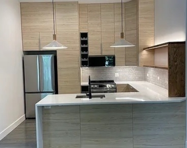 1057 N Wolcott Avenue - Photo Thumbnail 9