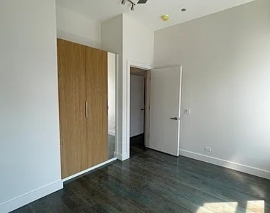 1057 N Wolcott Avenue - Photo Thumbnail 27