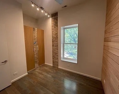 1057 N Wolcott Avenue - Photo Thumbnail 30