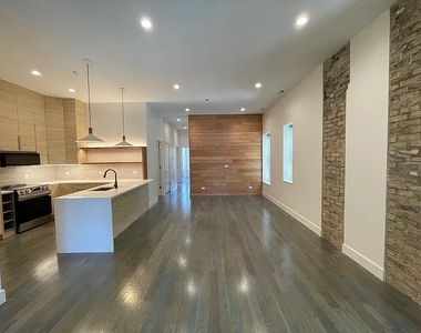 1057 N Wolcott Avenue - Photo Thumbnail 11