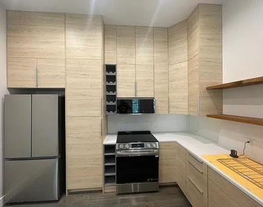 1057 N Wolcott Avenue - Photo Thumbnail 5