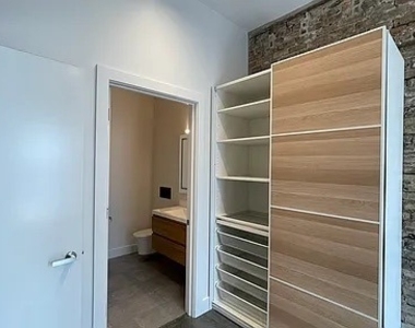 1057 N Wolcott Avenue - Photo Thumbnail 22