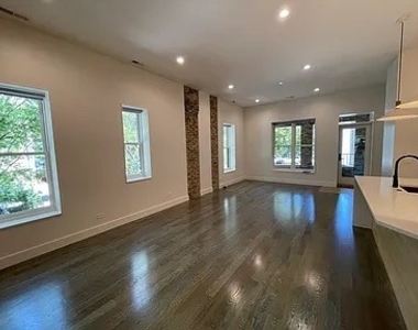 1057 N Wolcott Avenue - Photo Thumbnail 15