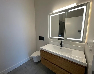 1057 N Wolcott Avenue - Photo Thumbnail 23