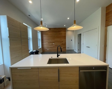 1057 N Wolcott Avenue - Photo Thumbnail 4