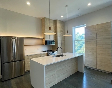 1057 N Wolcott Avenue - Photo Thumbnail 3
