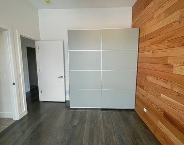 1057 N Wolcott Avenue - Photo Thumbnail 11