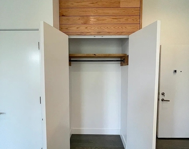 1057 N Wolcott Avenue - Photo Thumbnail 9
