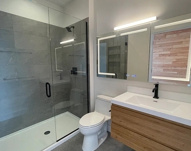 1057 N Wolcott Avenue - Photo Thumbnail 21