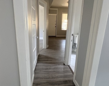 8211 S Escanaba Avenue - Photo Thumbnail 18