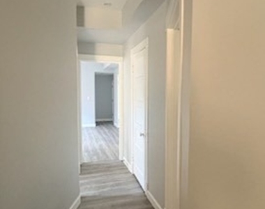 8211 S Escanaba Avenue - Photo Thumbnail 4