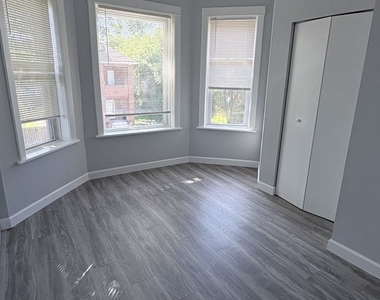 8211 S Escanaba Avenue - Photo Thumbnail 13