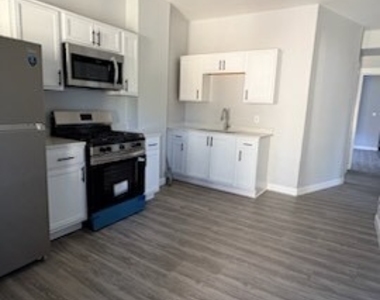 8211 S Escanaba Avenue - Photo Thumbnail 2