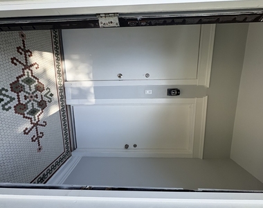 8211 S Escanaba Avenue - Photo Thumbnail 20
