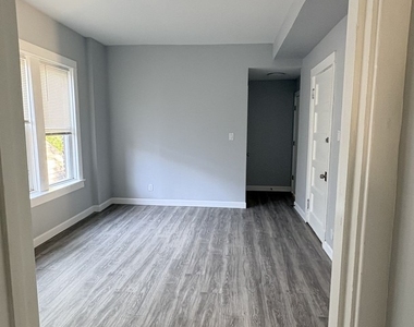 8211 S Escanaba Avenue - Photo Thumbnail 19