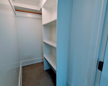 2619 N Hamlin Avenue - Photo Thumbnail 9