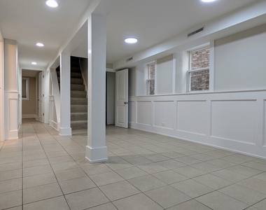 2619 N Hamlin Avenue - Photo Thumbnail 2