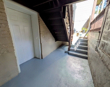 2619 N Hamlin Avenue - Photo Thumbnail 13