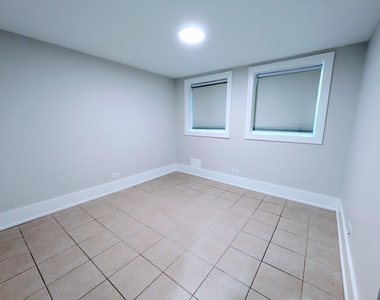 2619 N Hamlin Avenue - Photo Thumbnail 7