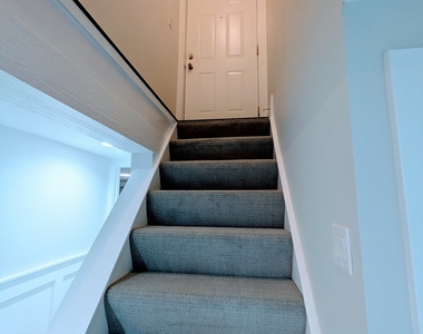 2619 N Hamlin Avenue - Photo Thumbnail 10