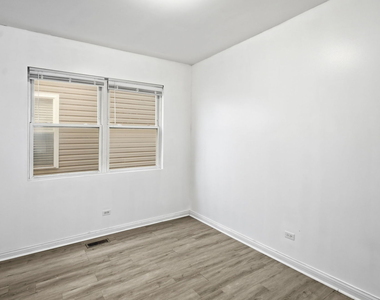 1342 E 73rd Street - Photo Thumbnail 10